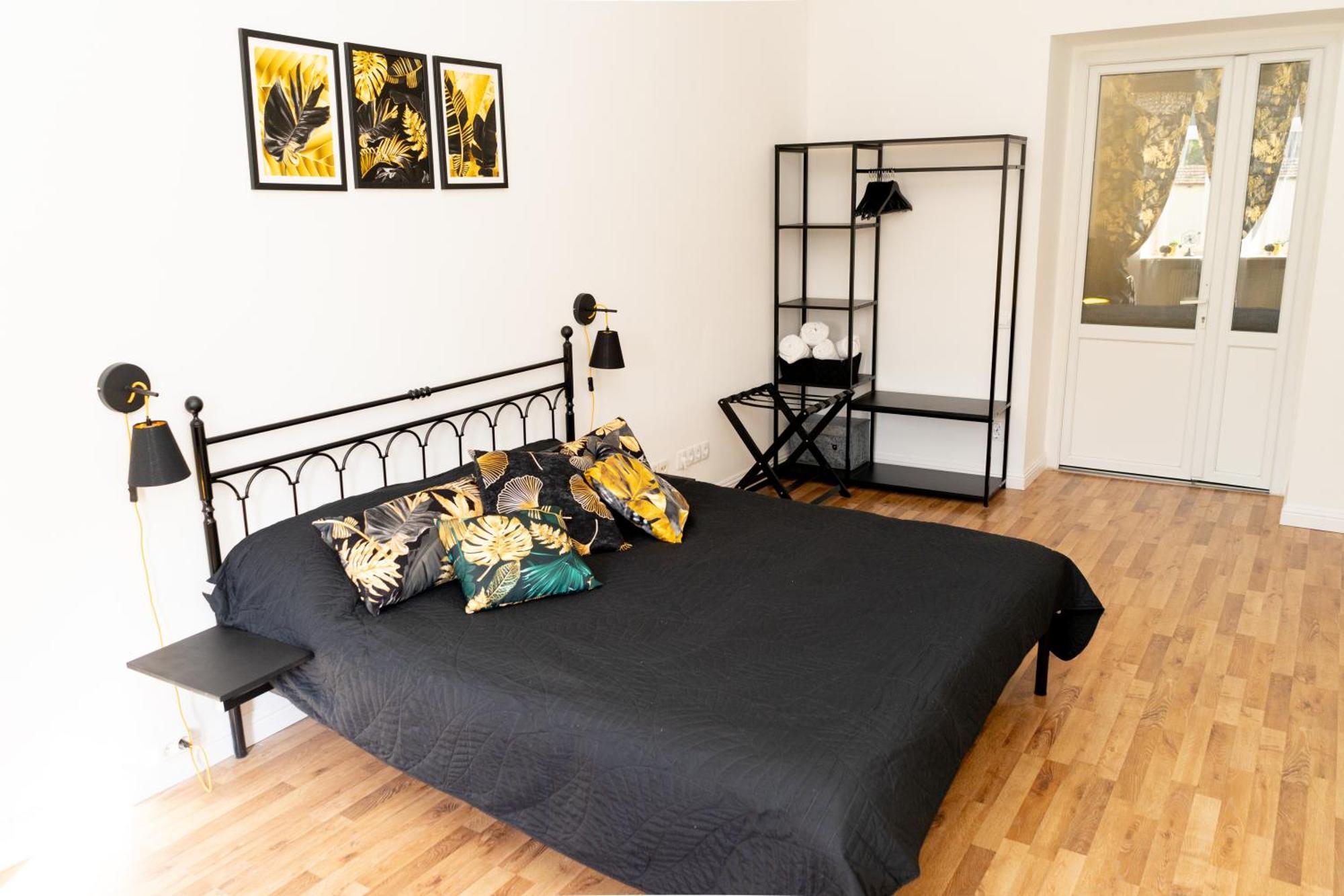 Charming Apartments In The Heart Of Lviv - Valova, Nasypna Str Esterno foto